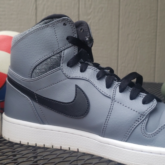 AIR JORDAN RETRO 1 - Picture 11 of 15